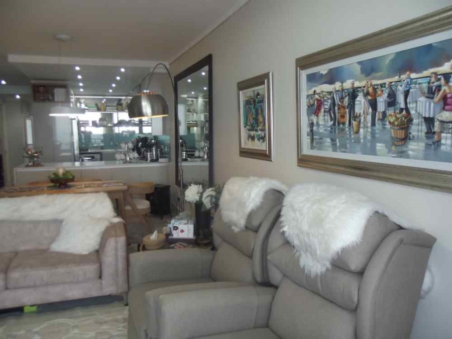 2 Bedroom Property for Sale in Bloubergstrand Western Cape